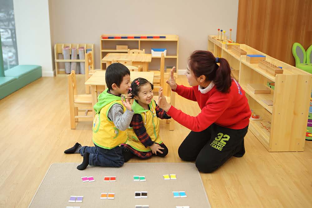 【新年快報】業(yè)內(nèi)人士建議將早教機構(gòu)納入政府行政部門監(jiān)管范圍,嬰智貝佳早作嘗試，爭做先鋒